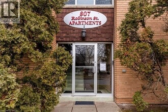 807 Robinson St in Burlington, ON - Building Photo - Building Photo