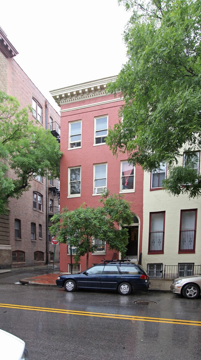 10 E Read St in Baltimore, MD - Foto de edificio - Building Photo