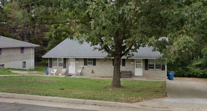 450 Hutton Ln in Jefferson City, MO - Building Photo