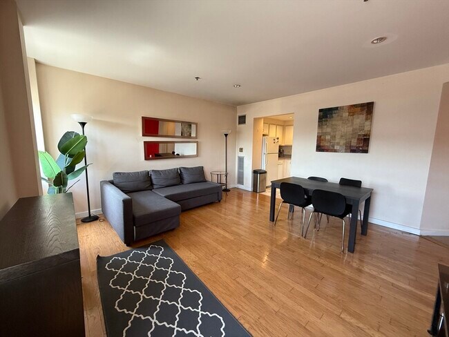 534-538-538 Commonwealth Ave in Boston, MA - Building Photo - Building Photo