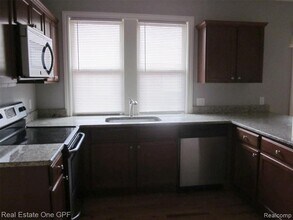 1016 Beaconsfield Ave in Grosse Pointe Park, MI - Building Photo - Building Photo