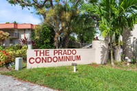 10661 SW 108th Ave in Miami, FL - Foto de edificio - Building Photo