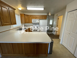 3134 Chasewood Dr in Ammon, ID - Building Photo - Building Photo