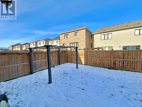 7790 Buckeye Cres in Niagara Falls, ON - Building Photo - Building Photo
