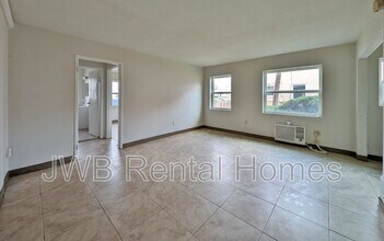 220 16th Ave N in Jacksonville Beach, FL - Building Photo - Building Photo