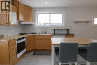 229 Guelph Ave in Cambridge, ON - Building Photo - Building Photo