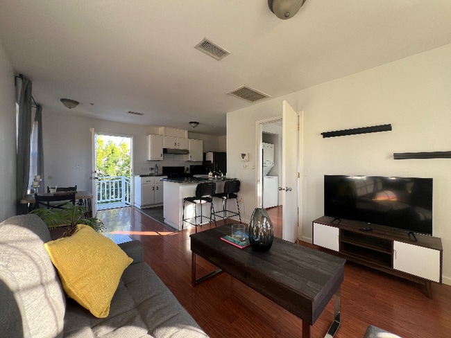 2078 El Sereno Ave