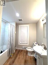 237-237 Crawford Ave in Windsor, ON - Building Photo - Building Photo