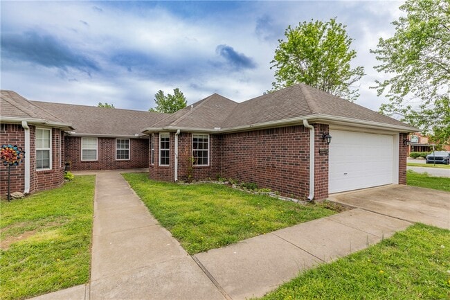 property at 255a Ravenwood Blvd