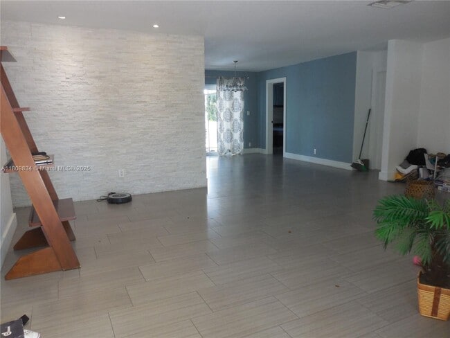 8090 W 18th Ct in Hialeah, FL - Building Photo - Building Photo