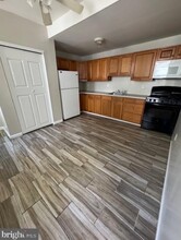 313 E Broad St, Unit 1 in Burlington, NJ - Building Photo - Building Photo