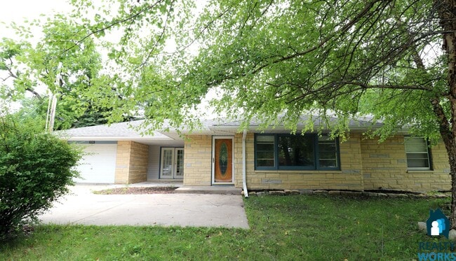 3330 S 33rd St in Lincoln, NE - Building Photo - Building Photo