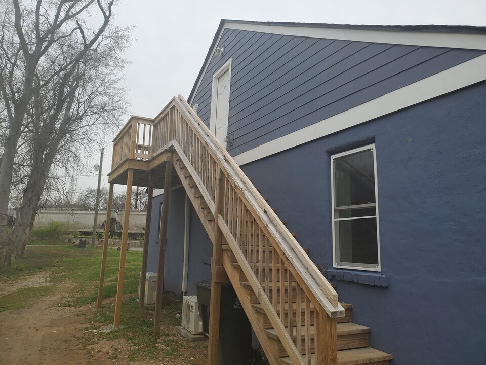 1605 Douglas Ave, Unit D in Nashville, TN - Foto de edificio