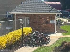 3945 Lyndhurst Dr in Fairfax, VA - Building Photo - Building Photo