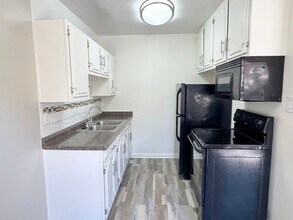4th St Apartments in Long Beach, CA - Building Photo - Building Photo