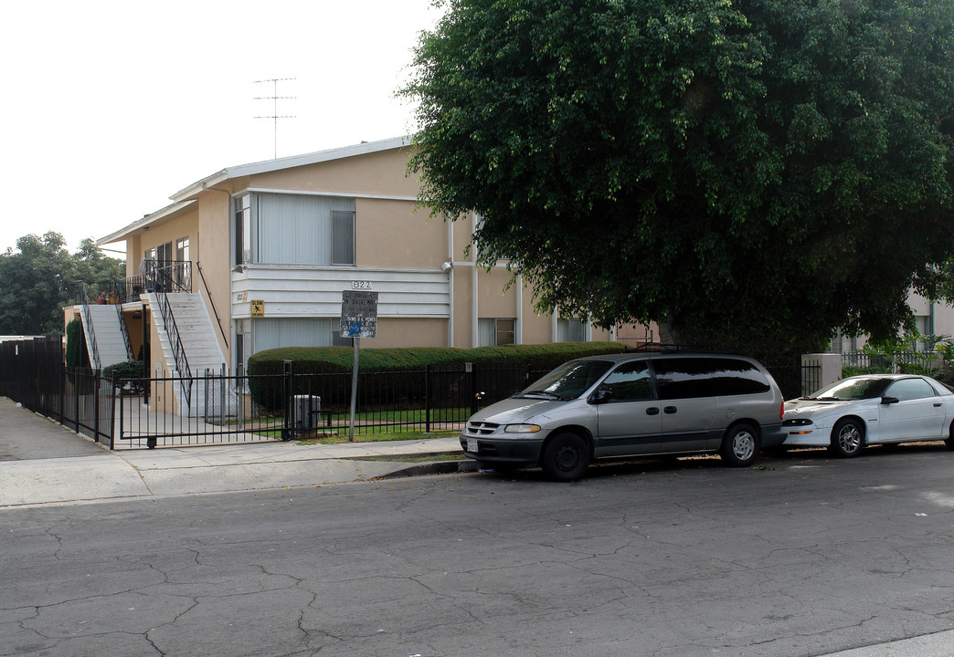 822 N Eucalyptus Ave in Inglewood, CA - Building Photo