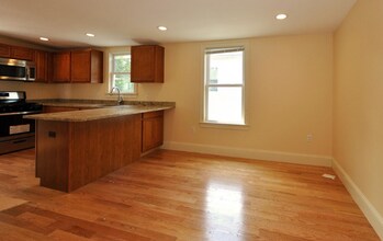 35 Pratt St, Unit 1 in Boston, MA - Building Photo - Building Photo