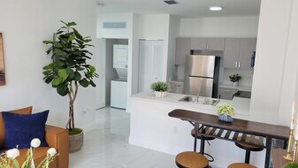 1380 W 30th St, Unit B5 in Hialeah, FL - Building Photo