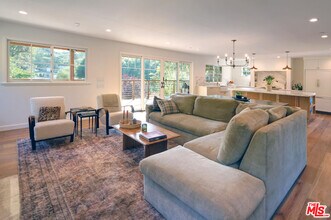 2310 Laguna Cir Dr in Agoura Hills, CA - Foto de edificio - Building Photo