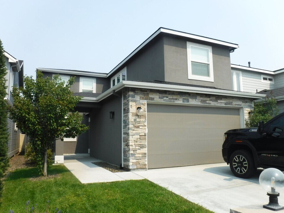 2024 E Knobcone Dr in Meridian, ID - Building Photo