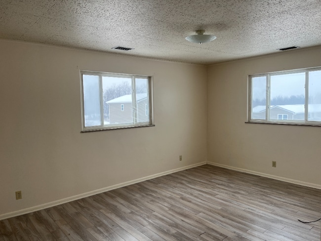 916 Mt Jackson Rd, Unit 1 in New Castle, PA - Building Photo - Building Photo