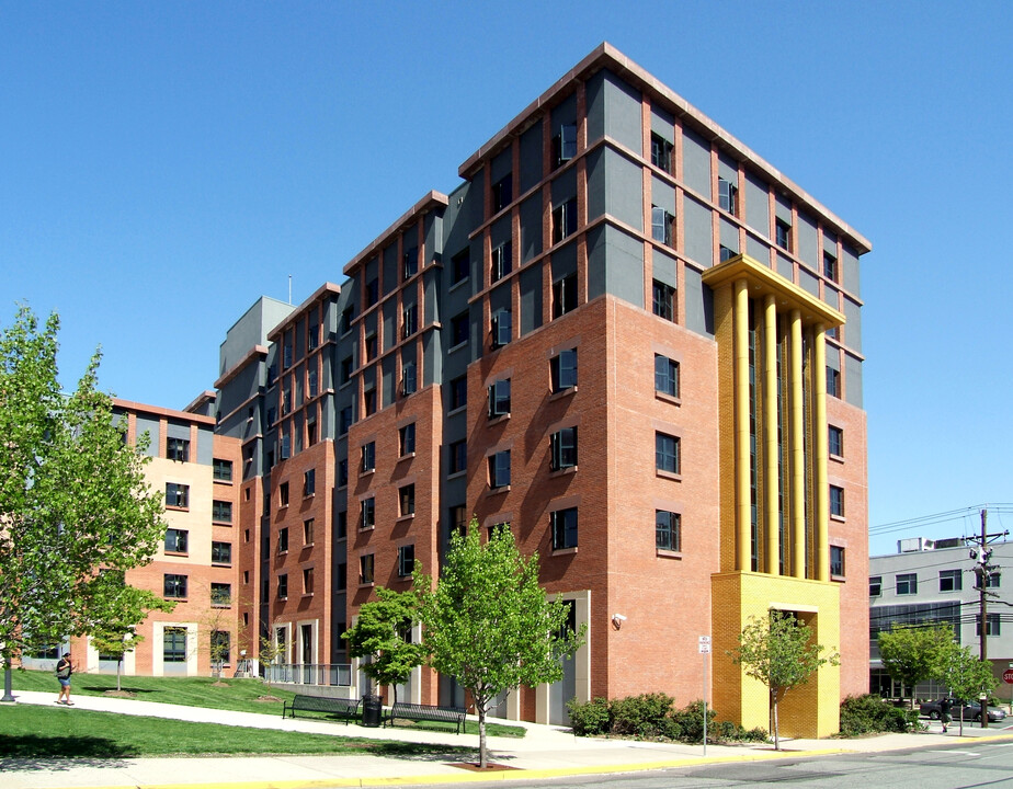 Laurel Hall in Newark, NJ - Foto de edificio