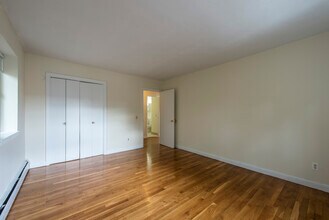 12 Pratt St, Unit 8B in Boston, MA - Building Photo - Building Photo