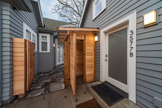 3577 NE Knott St in Portland, OR - Building Photo - Building Photo