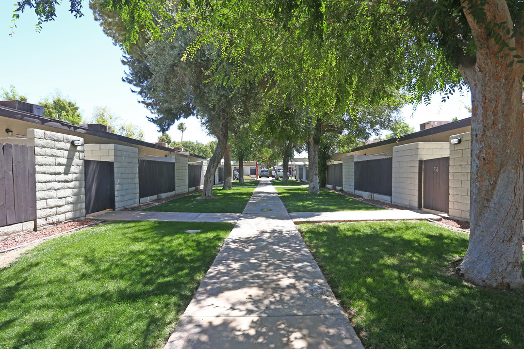 Hayden Square in Yuma, AZ - Building Photo