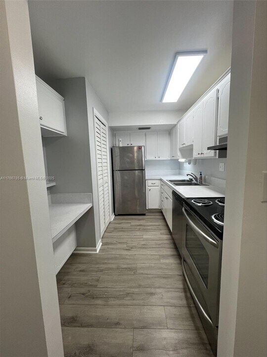 5951 NE 14th Ln in Fort Lauderdale, FL - Building Photo
