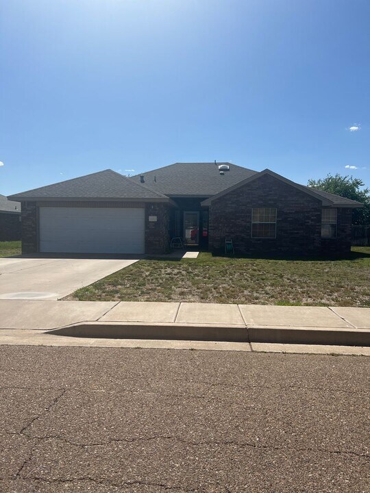 1804 Arbor Dr in Clovis, NM - Building Photo