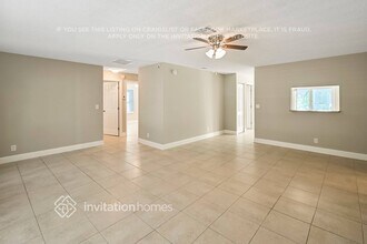 5796 Aurora Ct in Greenacres, FL - Foto de edificio - Building Photo