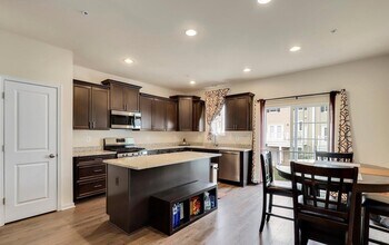 8355 Daydream Cres in Pasadena, MD - Building Photo - Building Photo