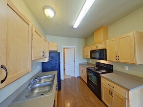 1991 Oak St in Eugene, OR - Foto de edificio - Building Photo