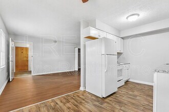 4405 Landside Dr in Louisville, KY - Foto de edificio - Building Photo