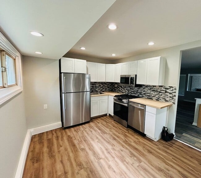 27 Bryant Rd in Glen Cove, NY - Building Photo - Building Photo