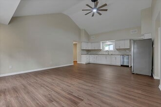 5170 Fairfield Beach Rd NE in Thornville, OH - Foto de edificio - Building Photo