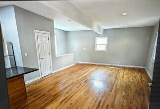 2233 W Armitage Ave in Chicago, IL - Building Photo - Building Photo