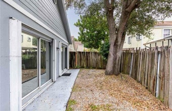 248 SW 159th Ln in Sunrise, FL - Building Photo - Building Photo