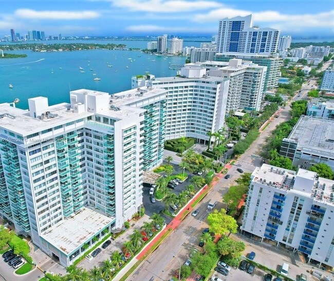 1000 West Ave in Miami Beach, FL - Foto de edificio - Building Photo