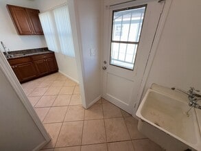 1235 N Screenland Dr in Burbank, CA - Building Photo - Building Photo