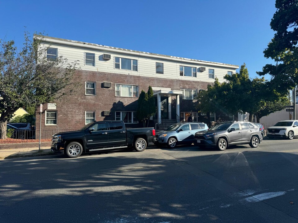 21 Lewis St, Unit 4 in Lynn, MA - Foto de edificio