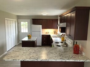 1020 Danby Rd in Ithaca, NY - Foto de edificio - Building Photo