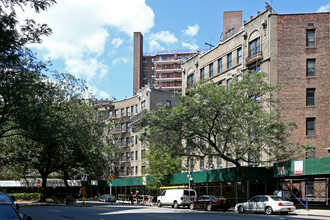 The Crillon Court in New York, NY - Foto de edificio - Building Photo