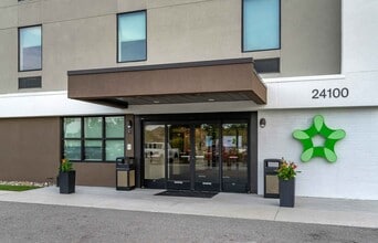 Furnished Studio-Port Charlotte - 1-75 in Port Charlotte, FL - Foto de edificio - Building Photo
