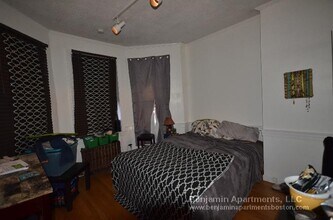 55 S Huntington Ave, Unit 302 in Boston, MA - Foto de edificio - Building Photo