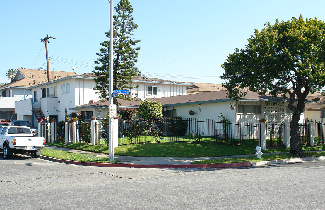 1776 Wallace Ave in Costa Mesa, CA - Foto de edificio