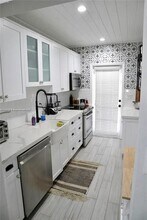 430 NW 60th Ave in Miami, FL - Building Photo - Building Photo