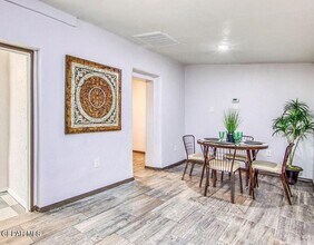 221 Hadlock St in El Paso, TX - Building Photo - Building Photo