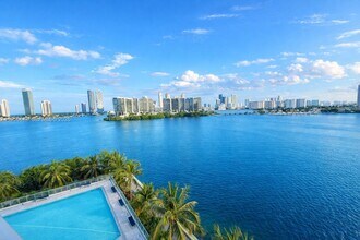 3300 NE 188th St in Aventura, FL - Foto de edificio - Building Photo